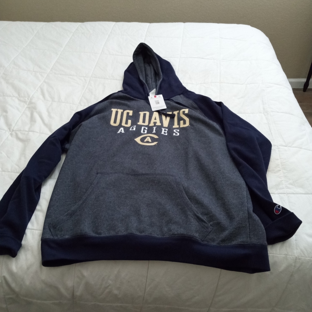 Men's 2XL UC davis sweater new
